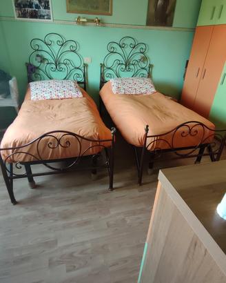 2 Spalliere e pediere letto singolo.