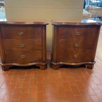 Coppia comodini in massello impiallacciatura noce