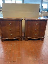 Coppia comodini in massello impiallacciatura noce