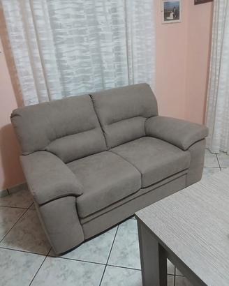 divano nuovo mai utilizzato 