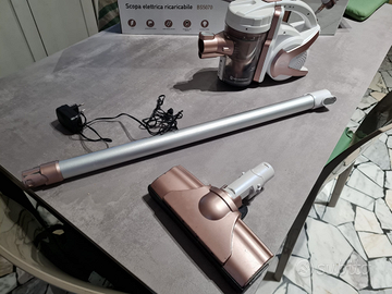 Aspirapolvere con batteria ricaricabile e accessor