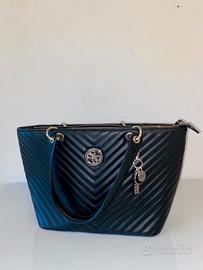 Borsa Guess nera grande