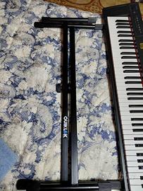 tastiera con il sostegno e il leggio