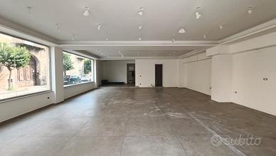 locale commerciale 250mq 