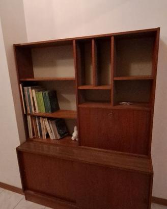 libreria e scrivania