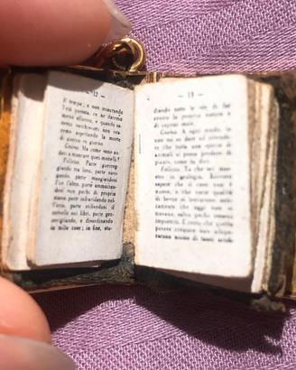 Mini libro in oro per collezionisti