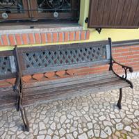 Due panchine da esterno in legno