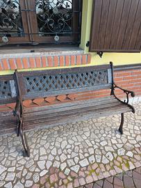 Due panchine da esterno in legno