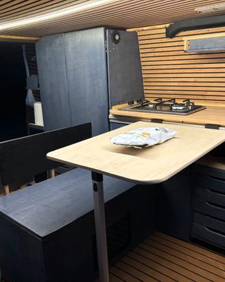 Furgone camperizzato Ford transit 136cv ibrido