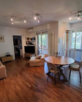 Appartamento di 92 m² con 3 locali e box auto a Pa