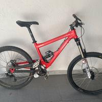 Bici downhill commencal supreme