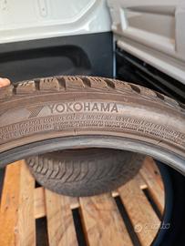 Due gomme invernali Yokohama 225/40/R19