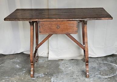 Tavolo antico a capretta