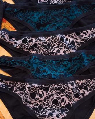 5 slip e 3 reggiseni taglia M