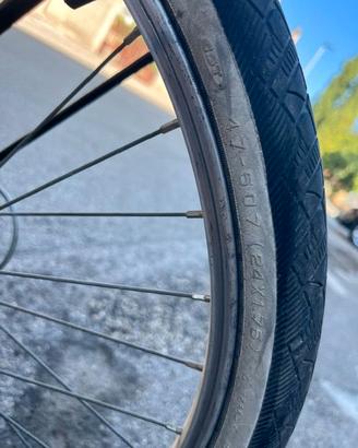 Bici bambina 24", B'TWIN con cestino posteriore
