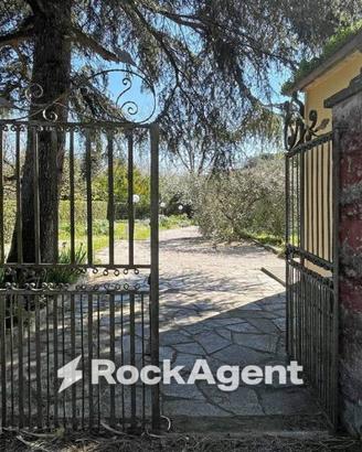 Villa di 599 m² con più di 5 locali a Crespina e L