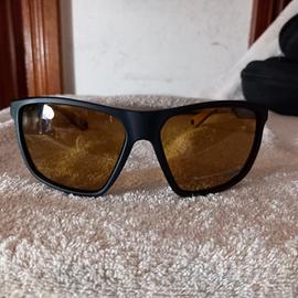 occhiali da sole 