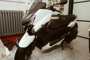 Yamaha X Max 400