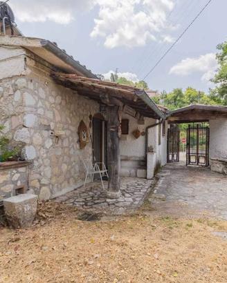 Casa indipendente di 108 m² con 4 locali e box aut