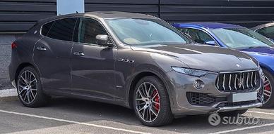 607102488 GUARNIZIONI PORTIERE MASERATI Levante Serie (16>) 3.0 Benzina 316  M156E (2018) RICAMBI USATI