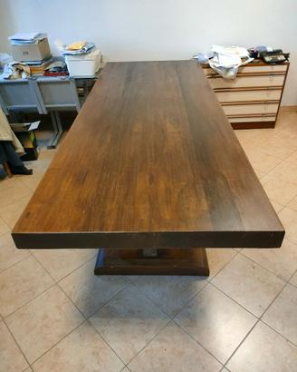 tavolo in legno in noce massello