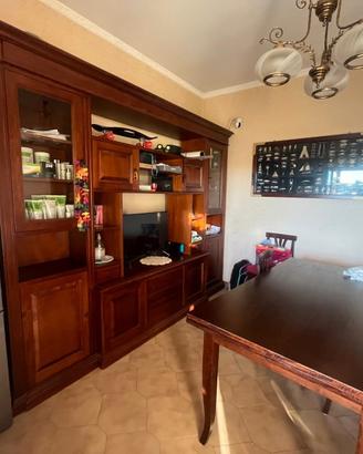 soggiorno  arte povera con tavolo e sedie