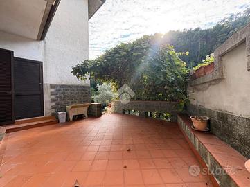 CASA SEMINDIPENDENTE A MASSA