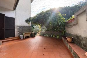 CASA SEMINDIPENDENTE A MASSA
