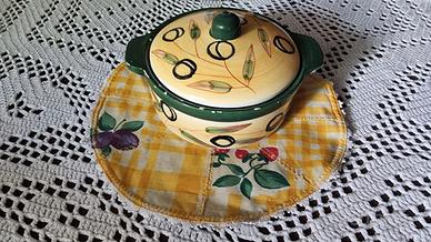 Pentola decorata a mano. vintage. 