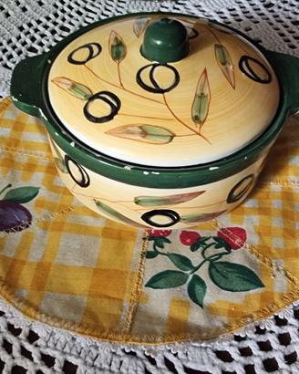 Pentola decorata a mano. vintage. 