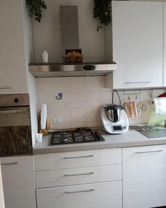 Parete cucina bianca  MT.3.30