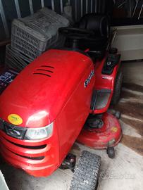 Trattore taglia erba