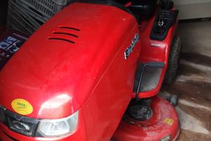 Trattore taglia erba