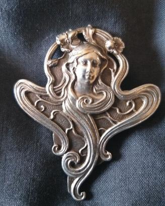 Magnifica spilla Art Nouveau in argento