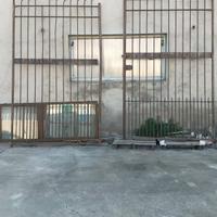 cancello a due battenti antico