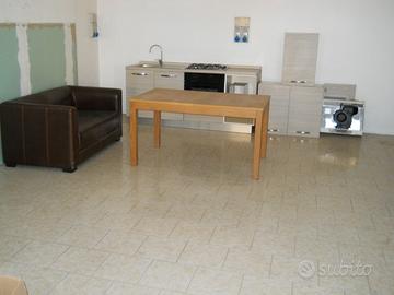 cucina componibile divano  tavolo