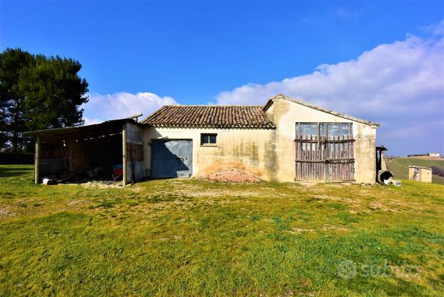 Casa Colonica con Terreno - Fermo