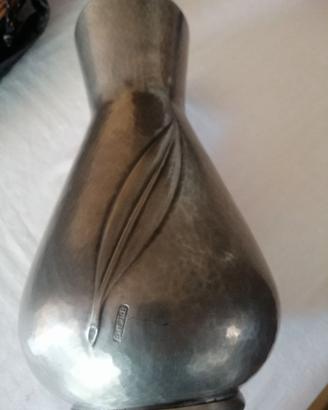 Vaso con piatto in peltro firmato "Peltro Bellotti