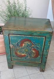 Comodino tibetano Confalone.