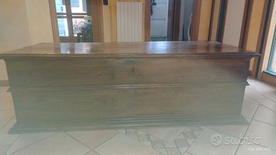 Cassa panca in noce massello fine '600