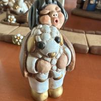 Thun Presepe, uomo con pecora in braccio