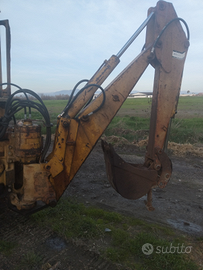 Braccio retro escavatore