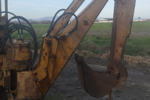 Braccio retro escavatore