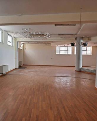 Immobile di 333 m² con 1 locale a Putignano