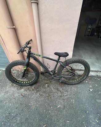 Bicicletta Fat Cannondale