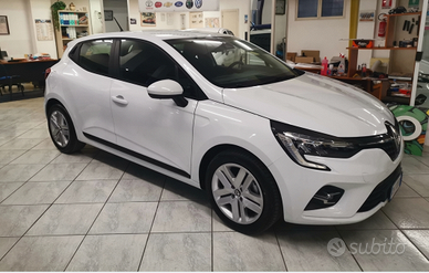 Renault clio 1.6 hybrid 140cv del 2022