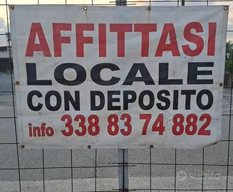 Locale commerciale con deposito