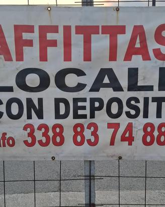 Locale commerciale con deposito