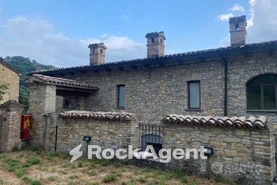 VILLA CASOLA - TERENZO (PR) PROPRIETA' CON 11 APPA