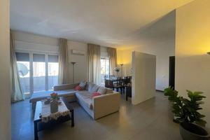 Appartamento di 140 m² con 4 locali a Palermo